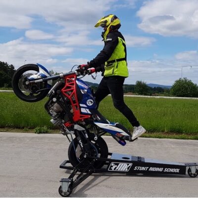 Wheelie 8