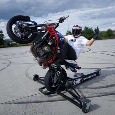 Wheelie 9