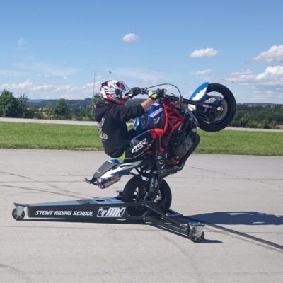 Wheelie 7